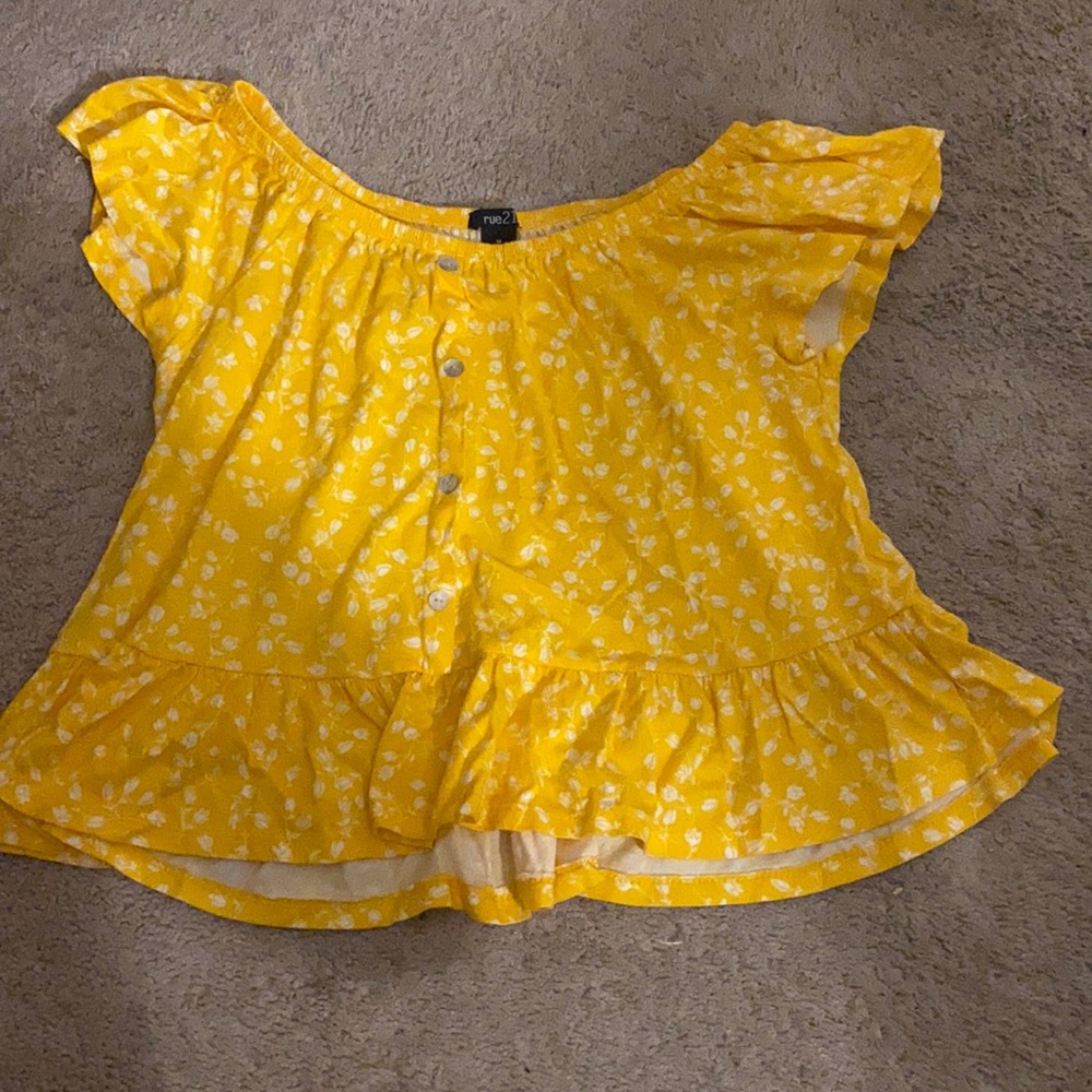 Cute yellow top